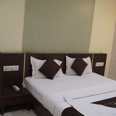 Hotel Panvel Palace 外观 照片