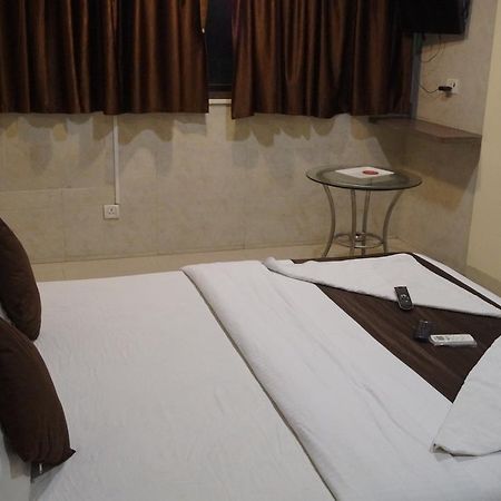 Hotel Panvel Palace 外观 照片