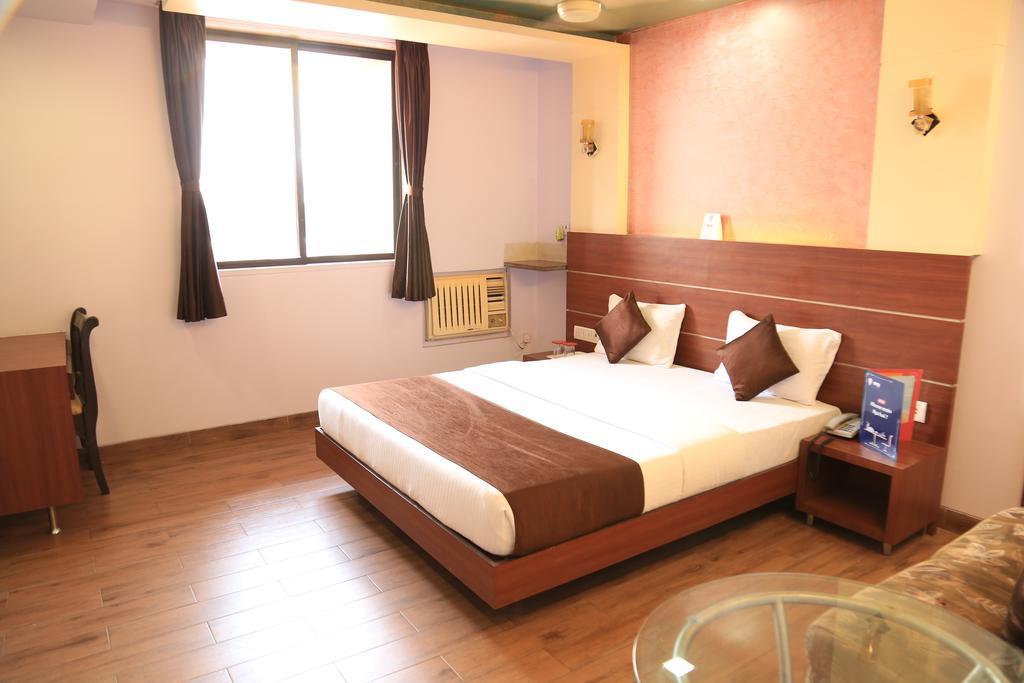 Hotel Panvel Palace 外观 照片