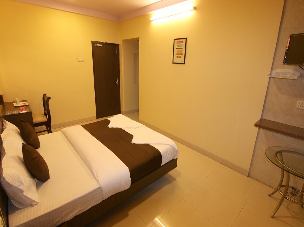 Hotel Panvel Palace 外观 照片