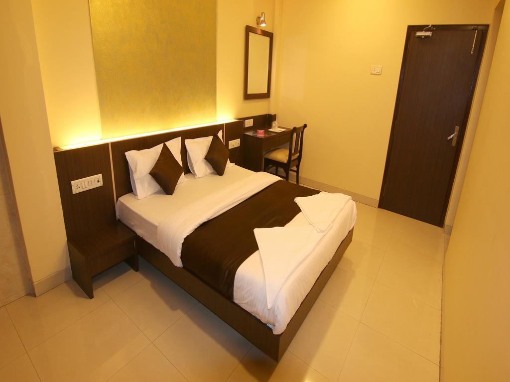 Hotel Panvel Palace 外观 照片