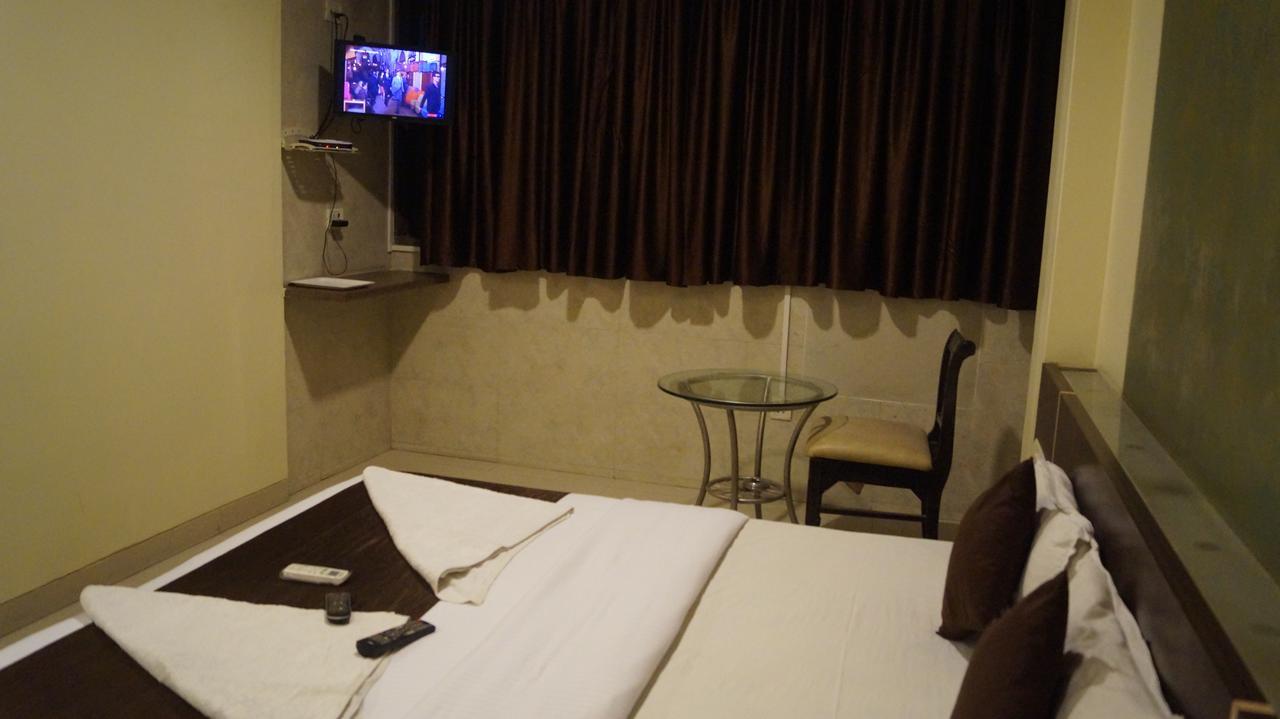 Hotel Panvel Palace 外观 照片