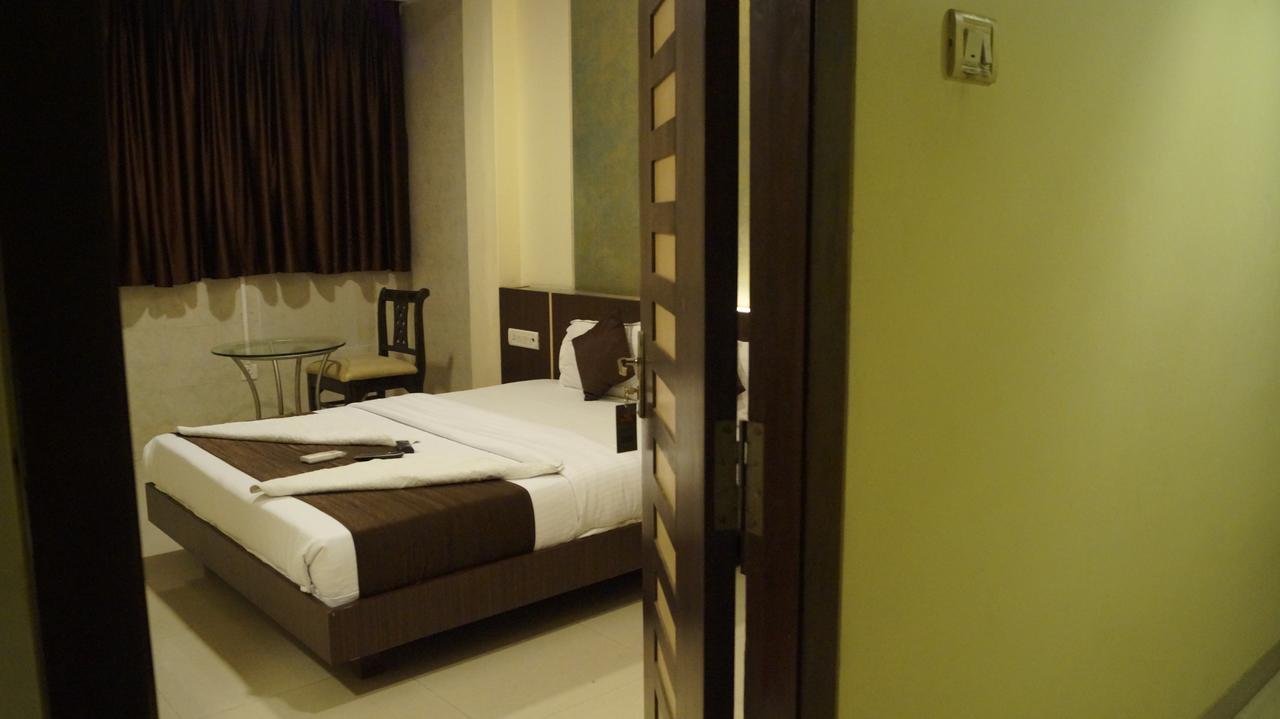 Hotel Panvel Palace 外观 照片