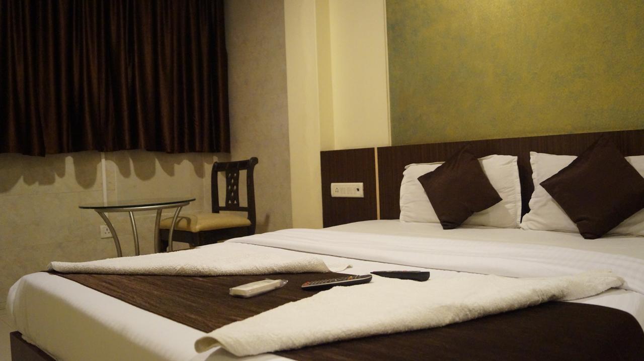 Hotel Panvel Palace 外观 照片