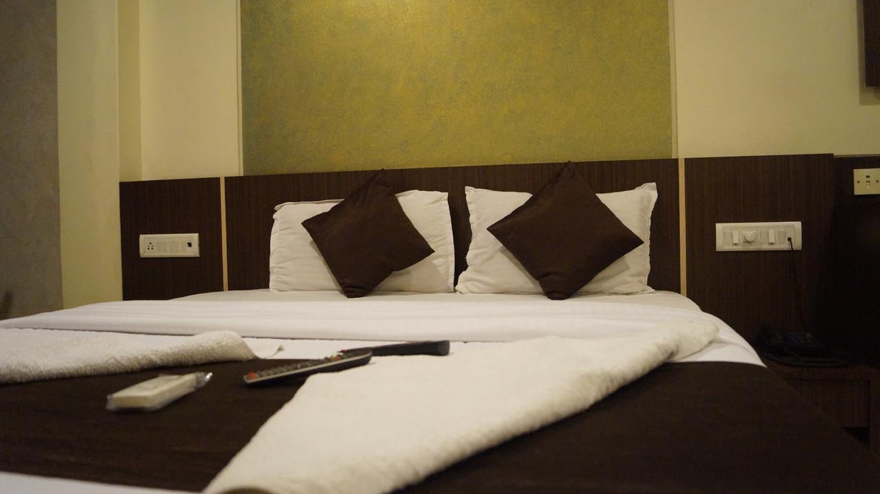 Hotel Panvel Palace 外观 照片