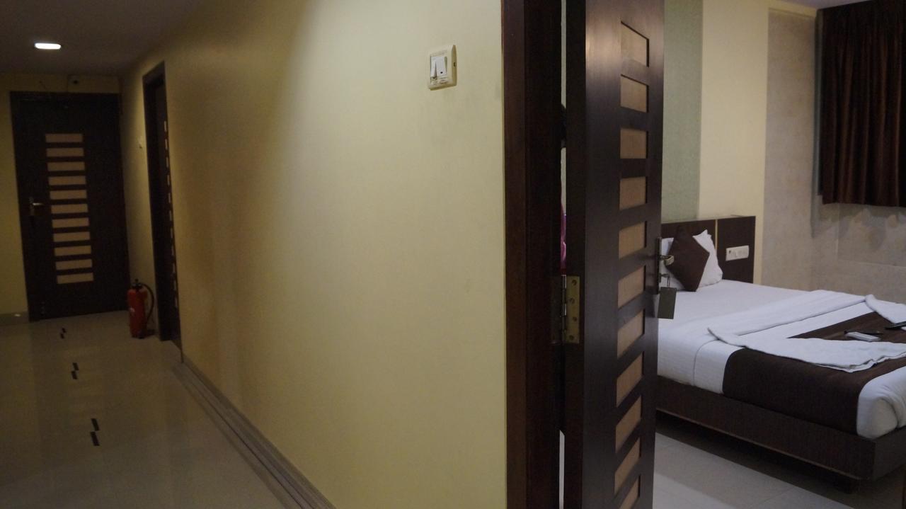 Hotel Panvel Palace 外观 照片