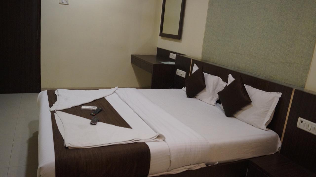 Hotel Panvel Palace 外观 照片