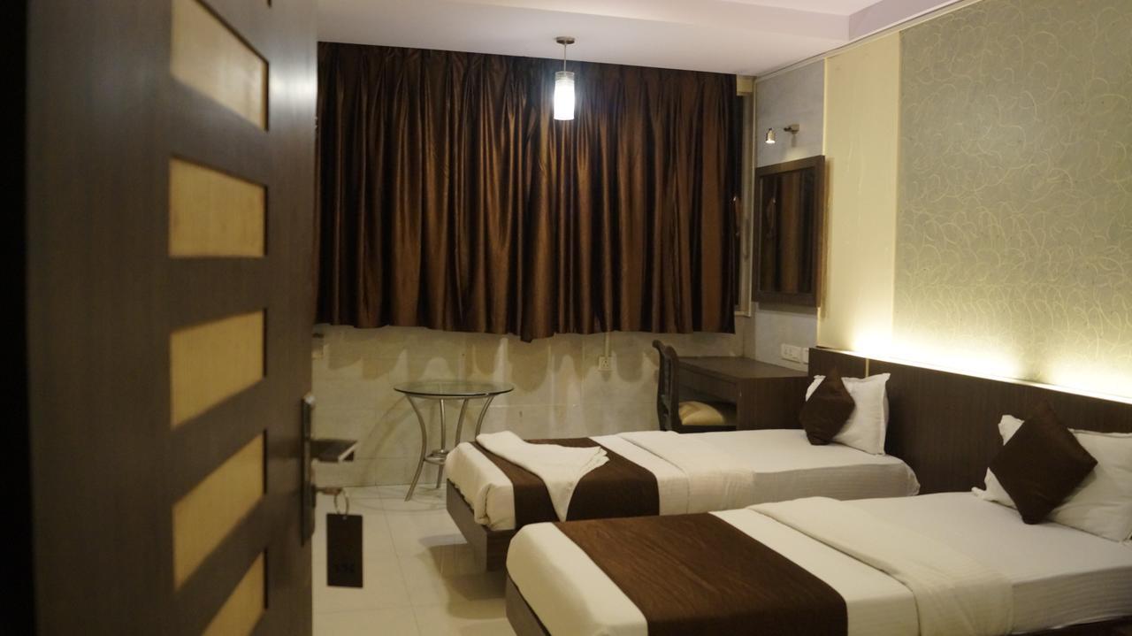 Hotel Panvel Palace 外观 照片
