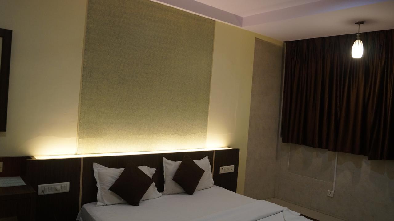 Hotel Panvel Palace 外观 照片